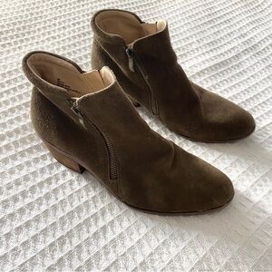 Apri tan Suede Ankle Booties size 9